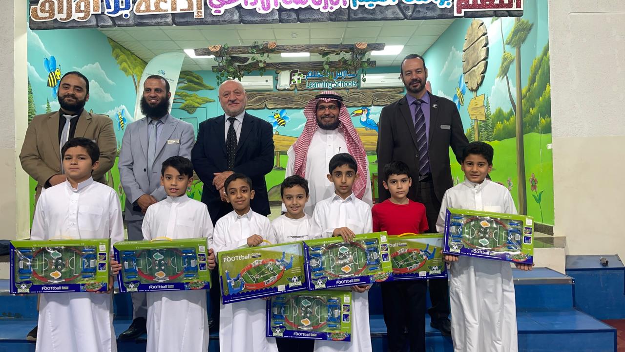 تكريم  طللب بطاقات الإبداع